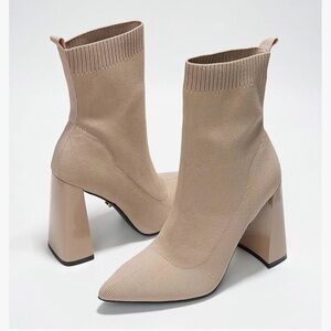 Ankle Boots- block Heel
Pointed Toe, Chic Sock Boots- size 8.5 -tan